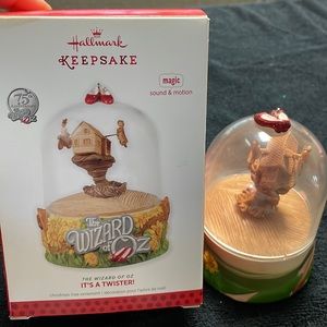 Hallmark keepsake The Wizard of Oz “It’s a Twister”